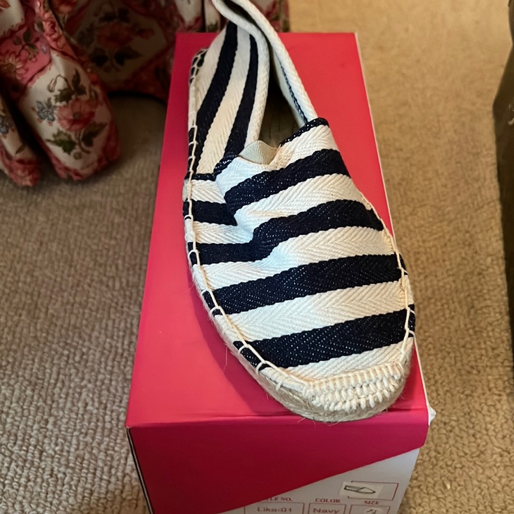 Nature Breeze navy espadrille flats
